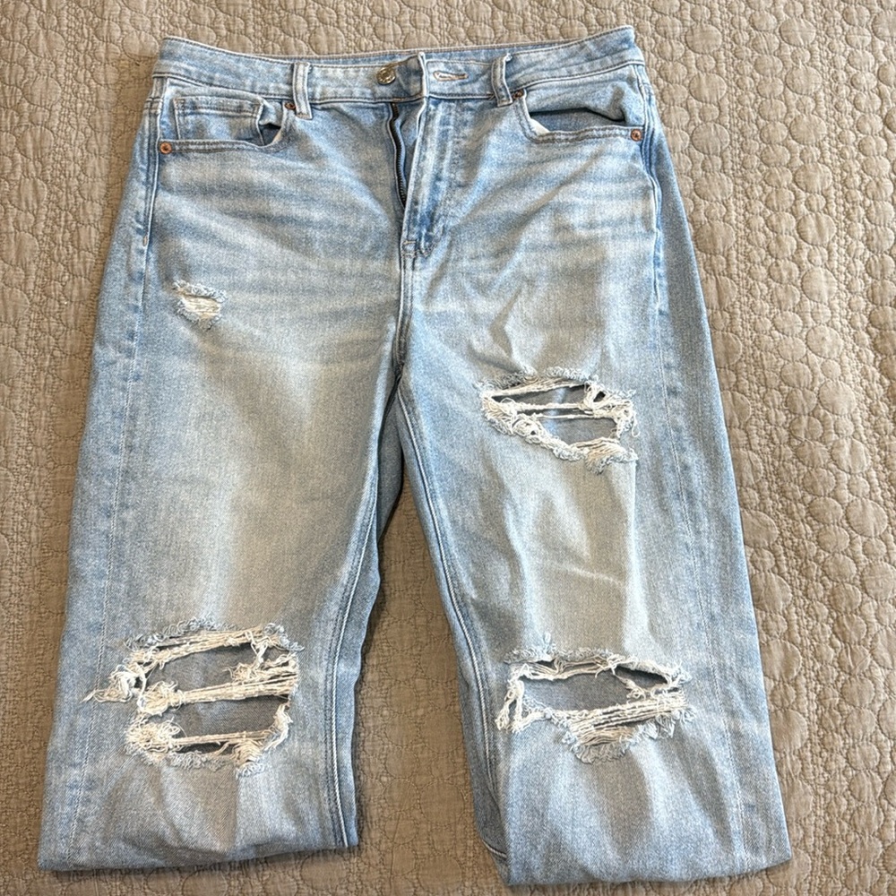 AE Mom Straight Jean